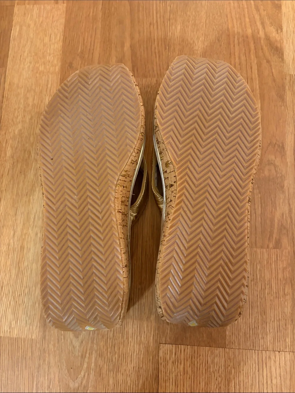 Volatile Neville Gold Metallic Thong Wedge Cork Sandals Size 10